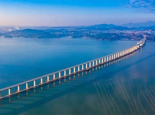 中国首条跨海高铁开始铺轨！高质量砂石骨料助力高铁建设